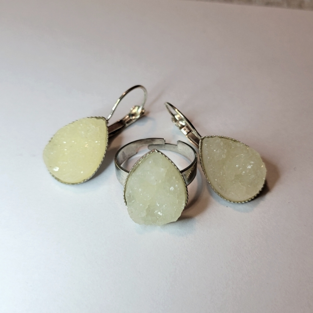 Meccafox earrings and ring